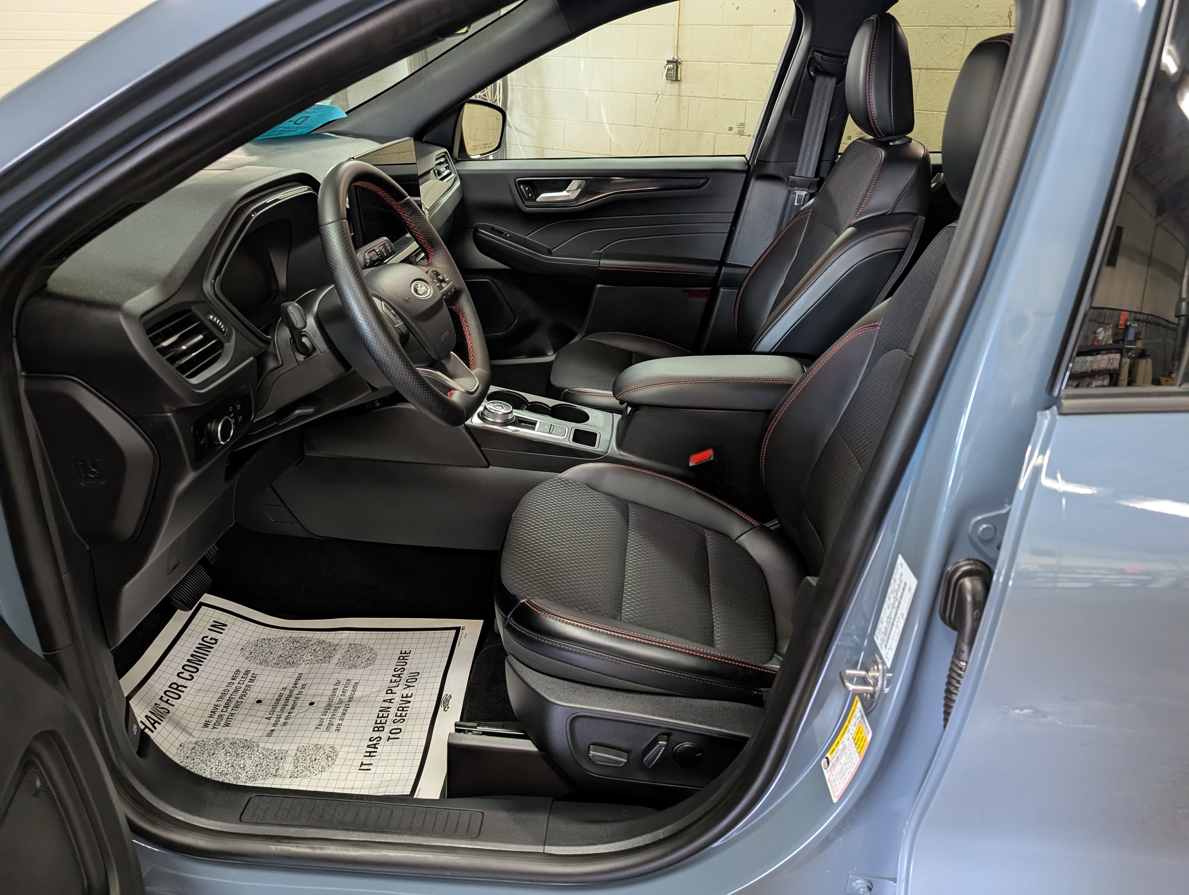Used 2025 Ford Escape ST-Line w/ Tech Pack #1 AWD/4WD image 11