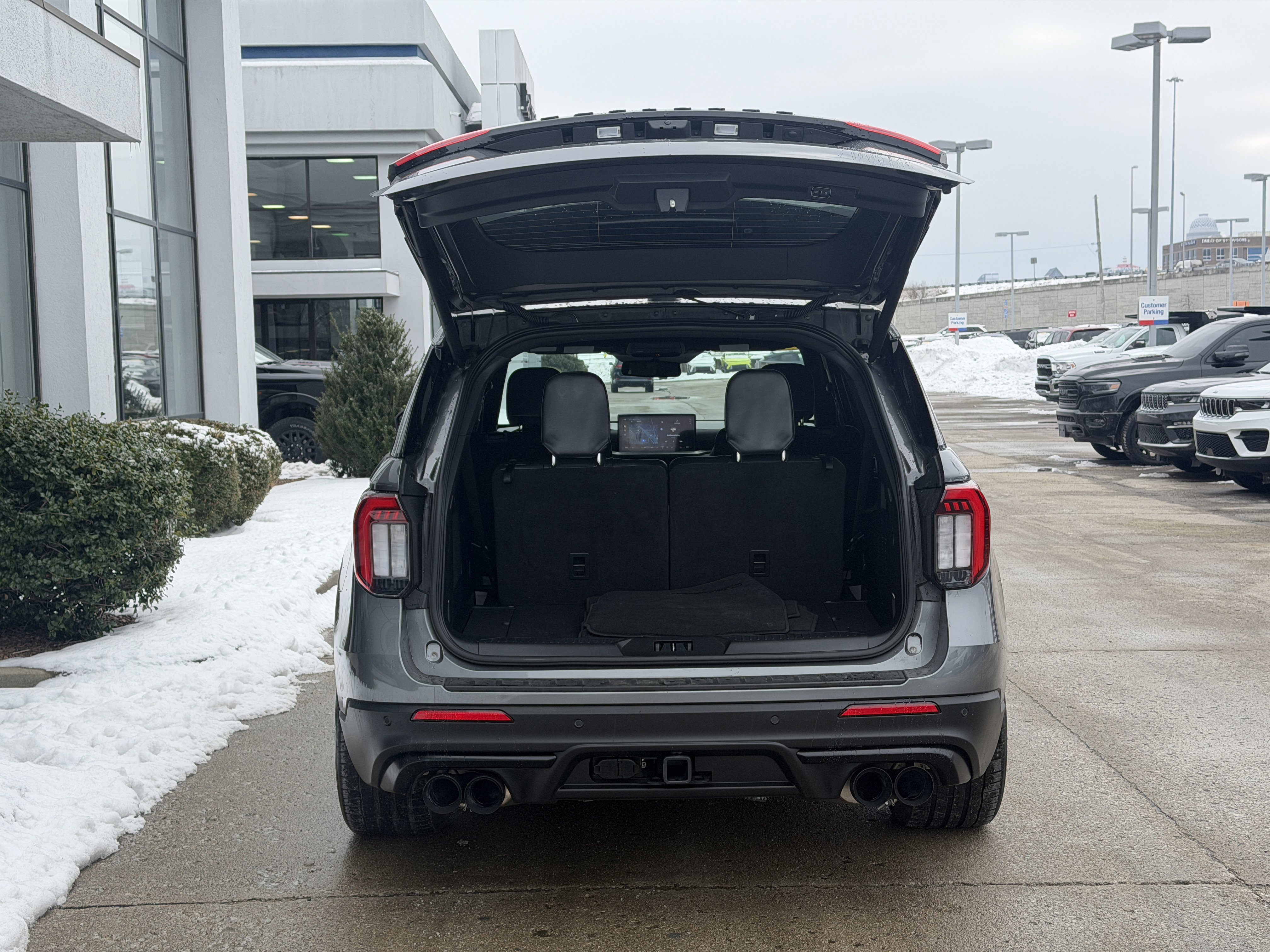 Used 2025 Ford Explorer ST image 11