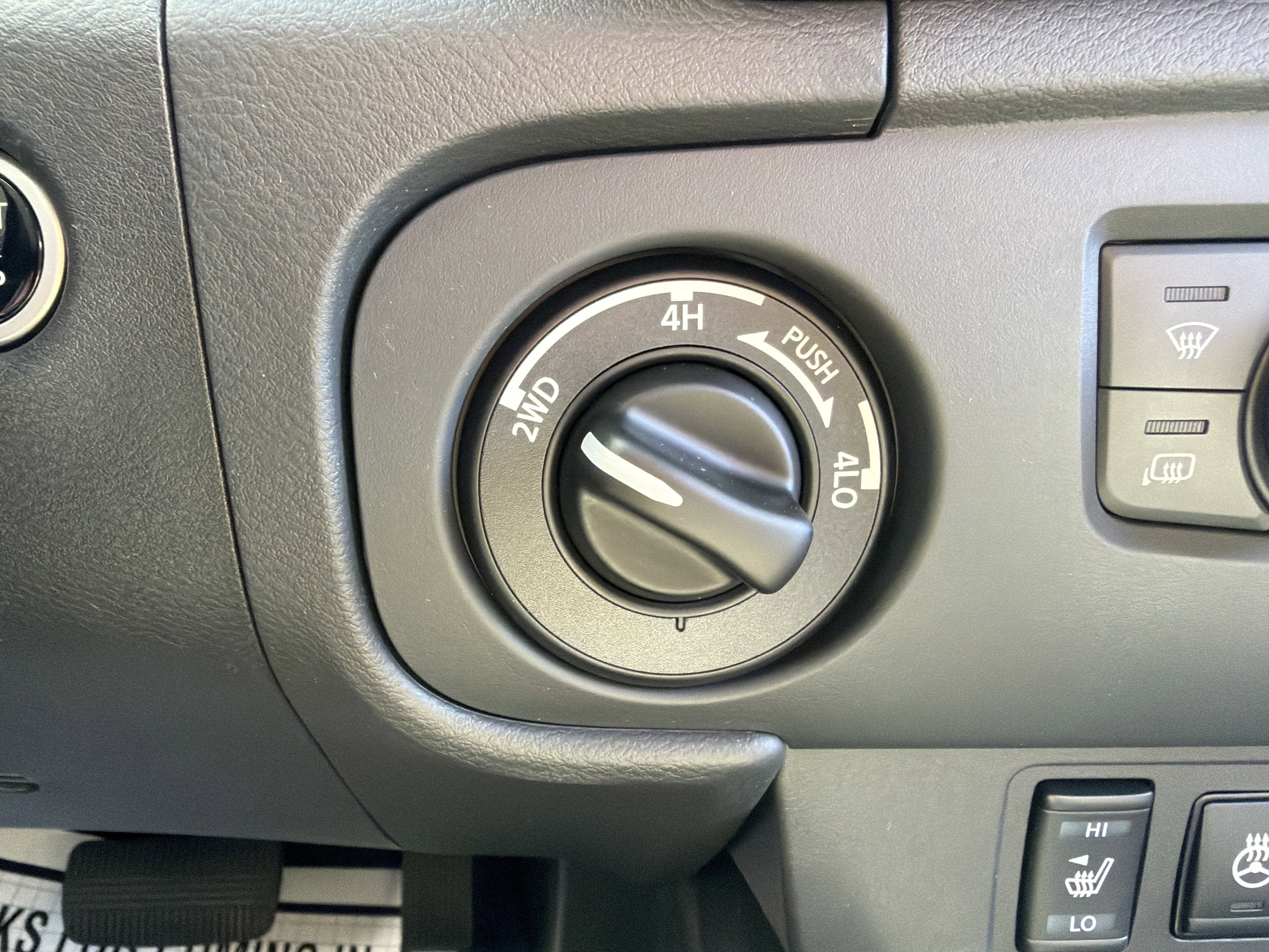 Used 2025 Nissan Frontier SV w/ SV Convenience Package AWD/4WD image 38