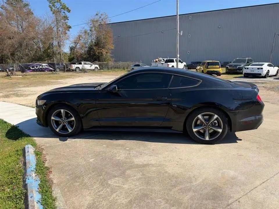 Used 2016 Ford Mustang Convertible w/ Equipment Group 051A RWD image 7