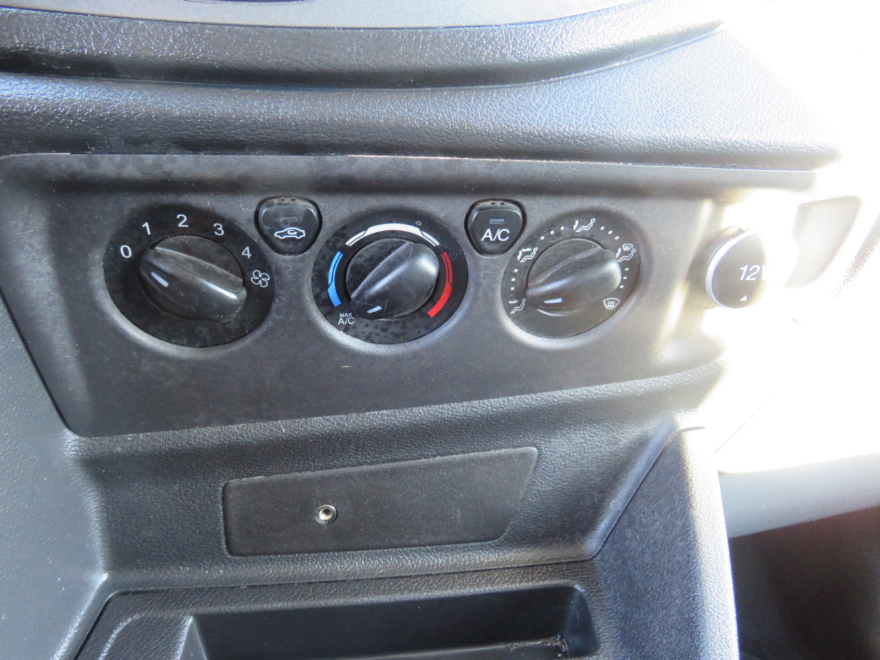 Used 2018 Ford Transit 350 148 Medium Roof image 15