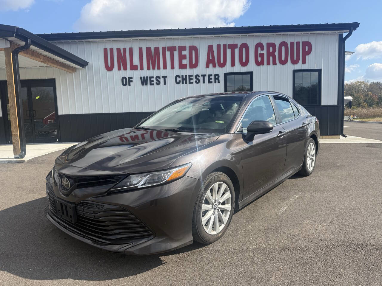 Used 2018 Toyota Camry LE image 1