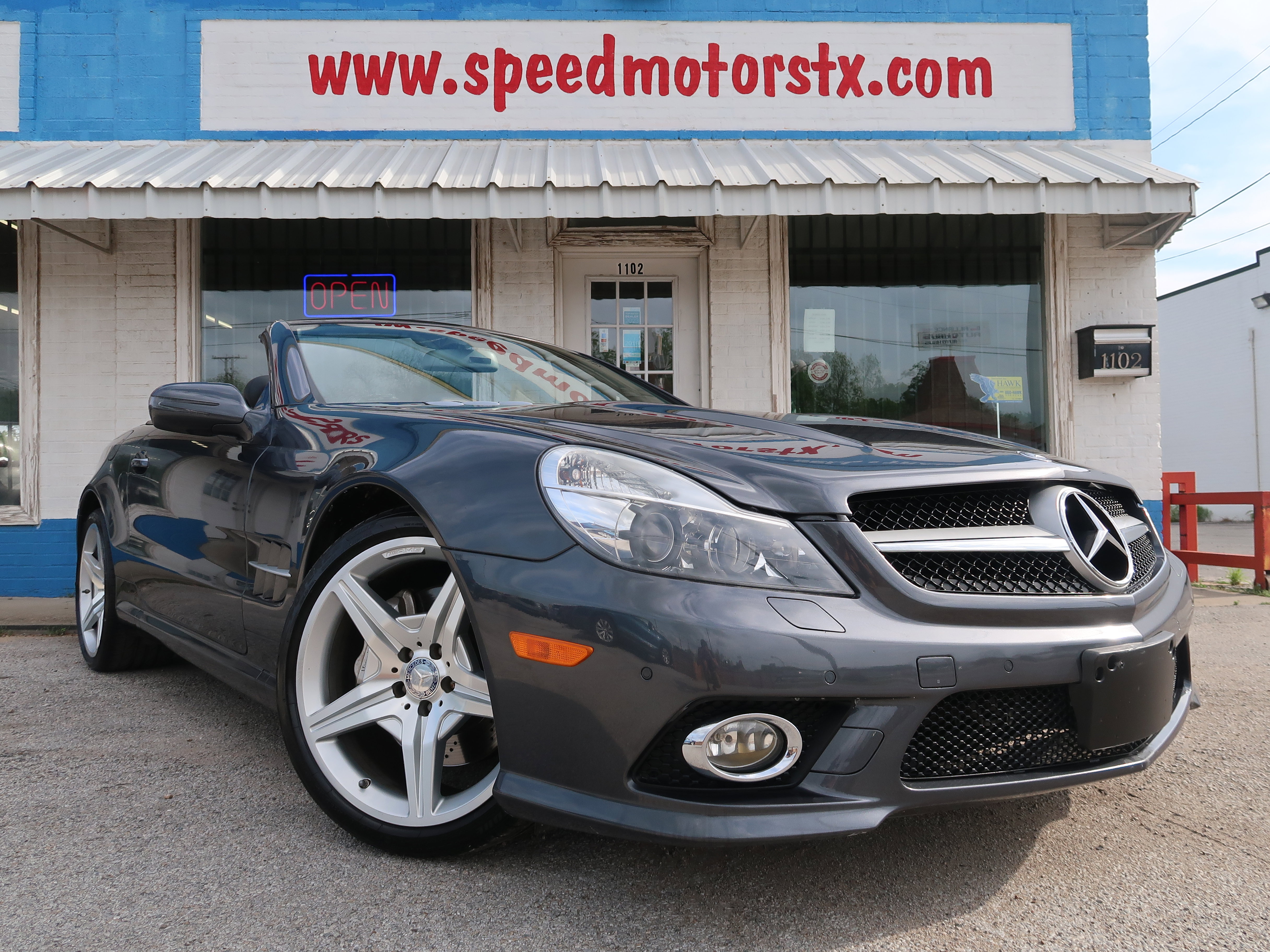 Used 2011 Mercedes-Benz SL 550 image 2