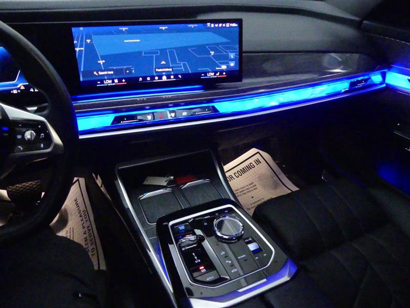 Used 2024 BMW i7 xDrive60 w/ Premium Package image 18