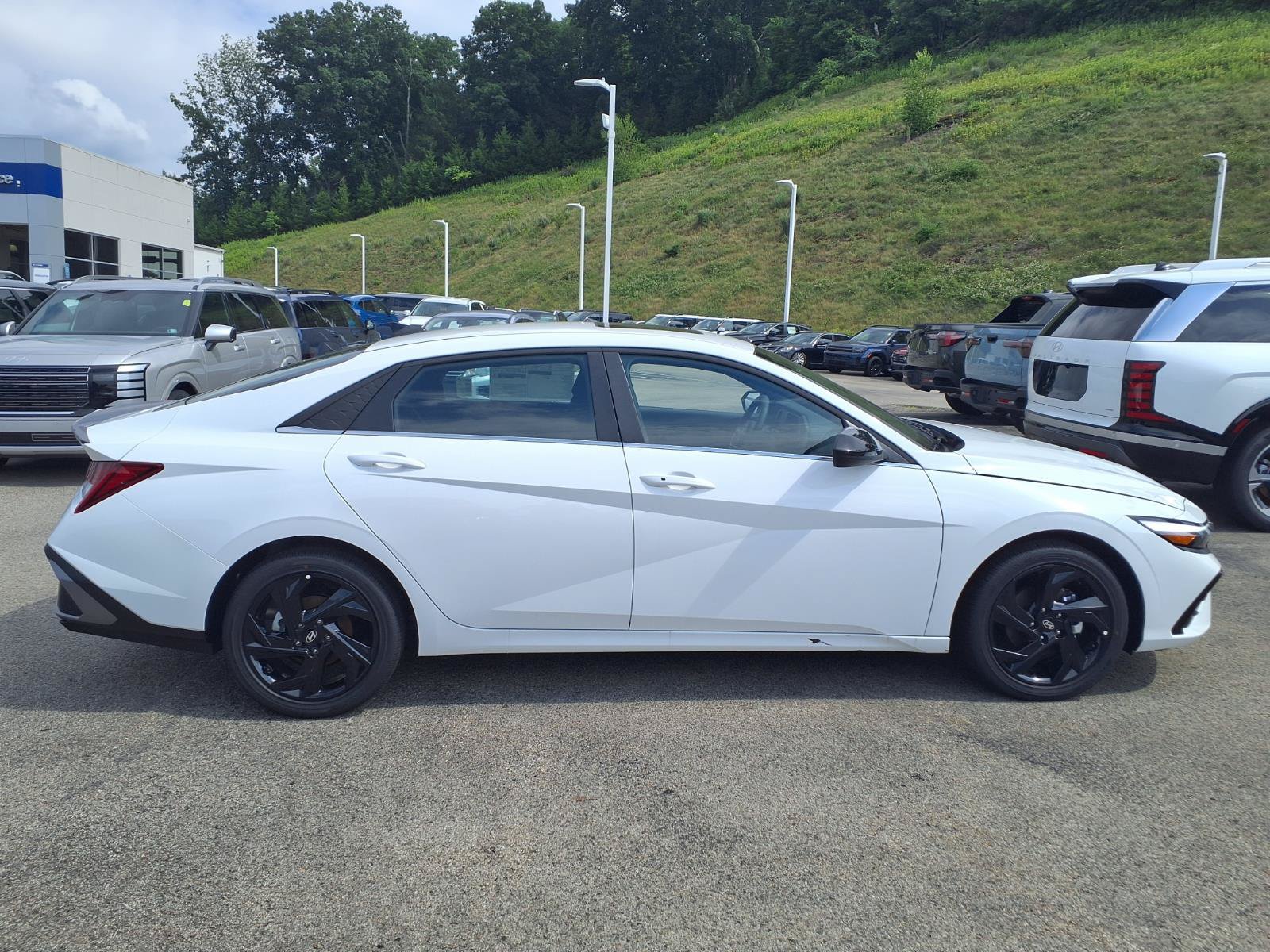 New 2026 Hyundai Elantra SEL Sport Premium FWD image 2