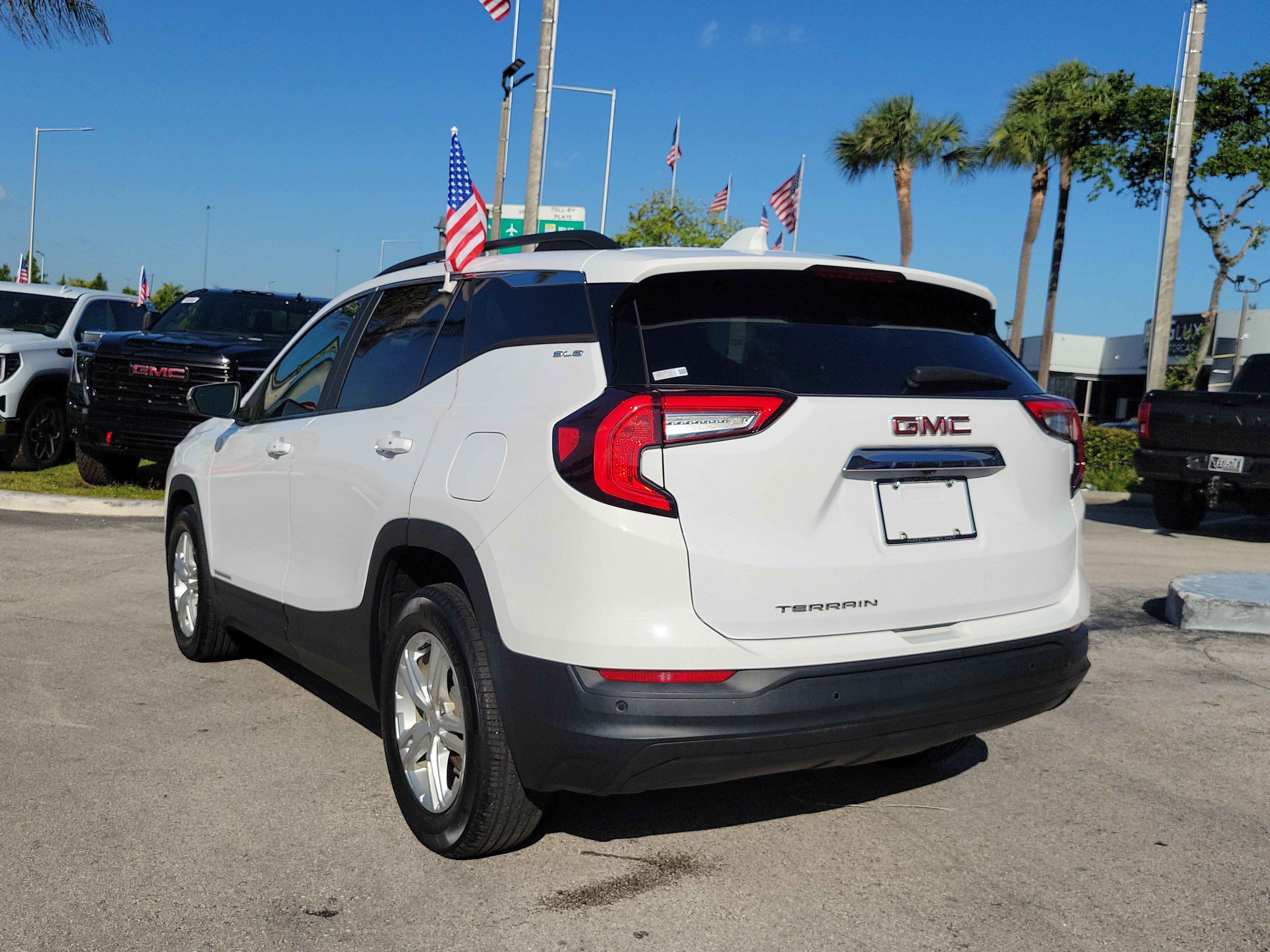 Used 2022 GMC Terrain SLE w/ Driver Convenience Package FWD image 7