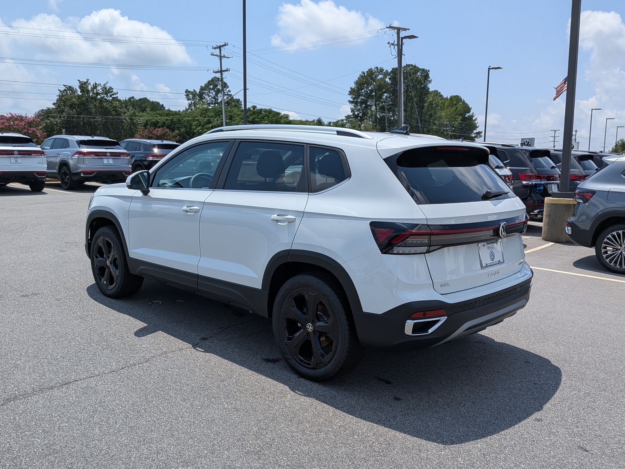 New 2026 Volkswagen Taos SEL AWD/4WD image 5