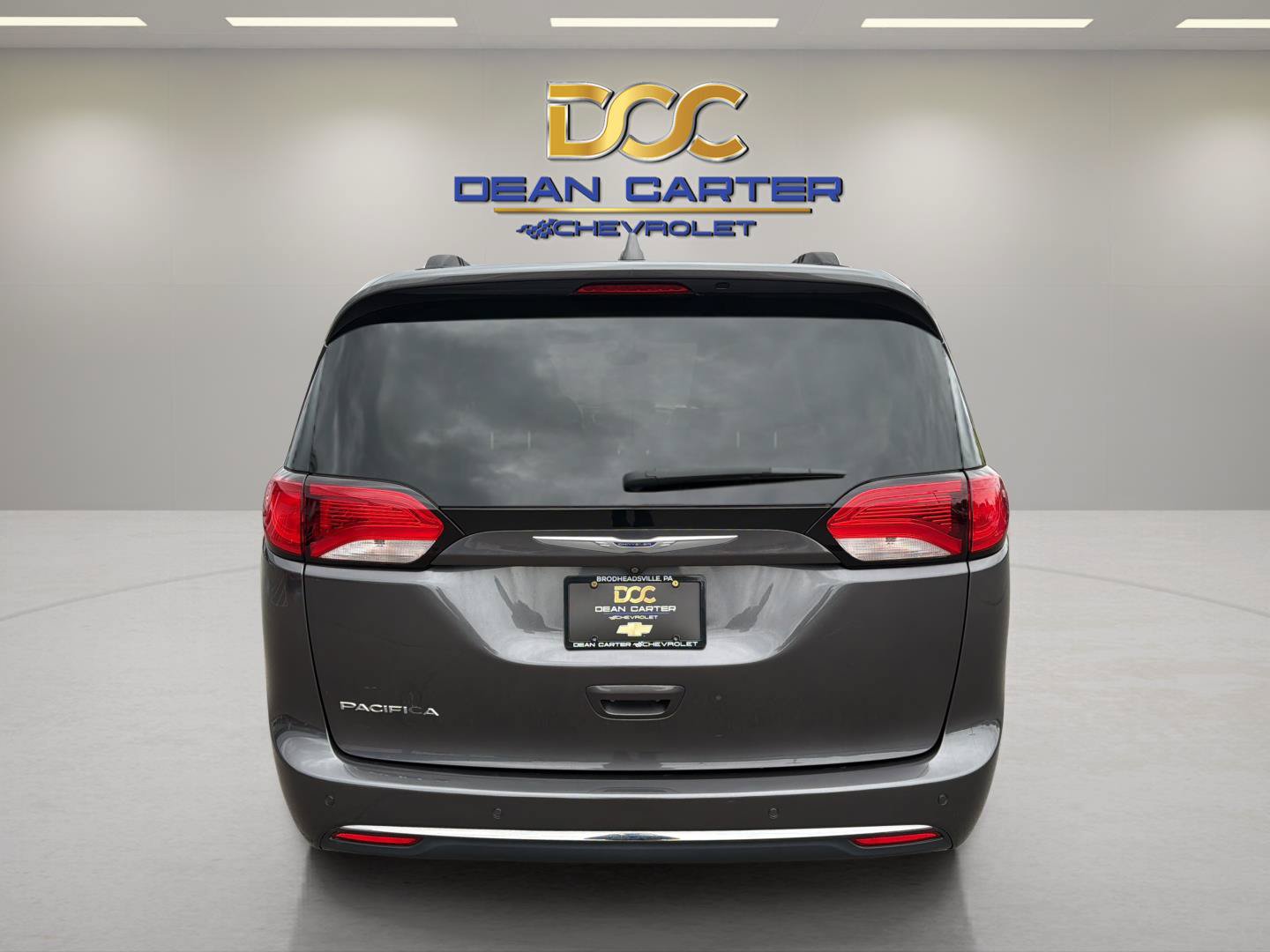 Used 2019 Chrysler Pacifica Touring-L FWD image 4