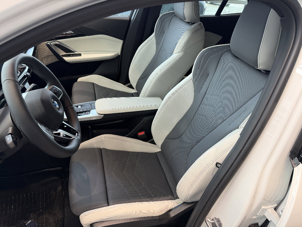 New 2026 BMW X2 xDrive28i w/ Technology Package AWD/4WD image 12