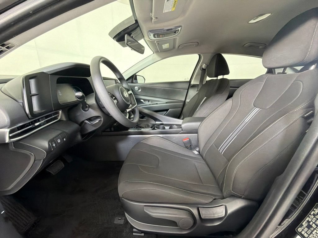 Used 2025 Hyundai Elantra Hybrid FWD image 25