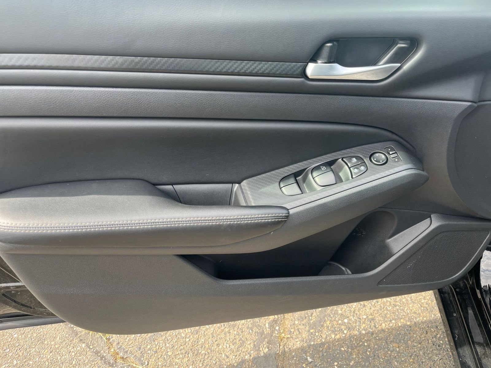 Used 2025 Nissan Altima 2.5 SV FWD image 18