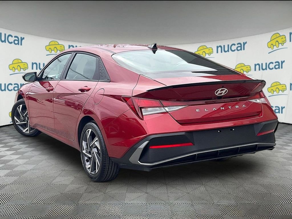 Certified 2025 Hyundai Elantra Sport FWD image 4