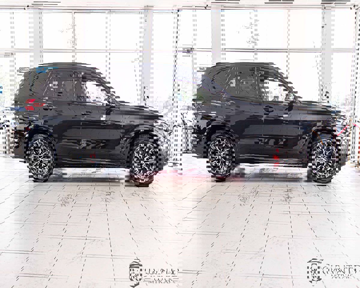 Used 2025 BMW X5 M60i image 11