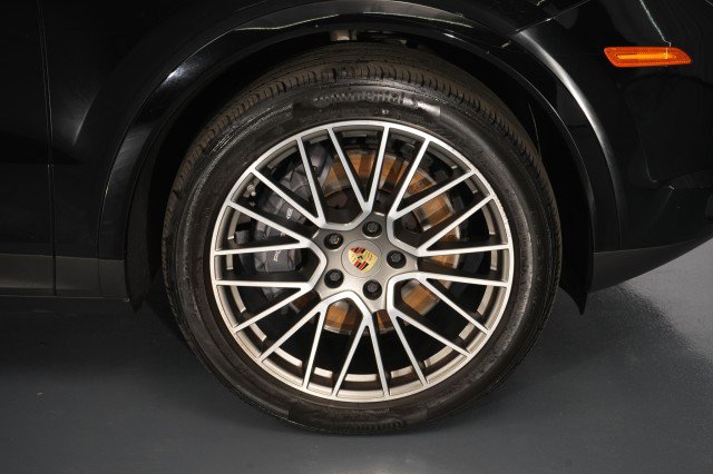 Used 2023 Porsche Cayenne Platinum Edition image 19