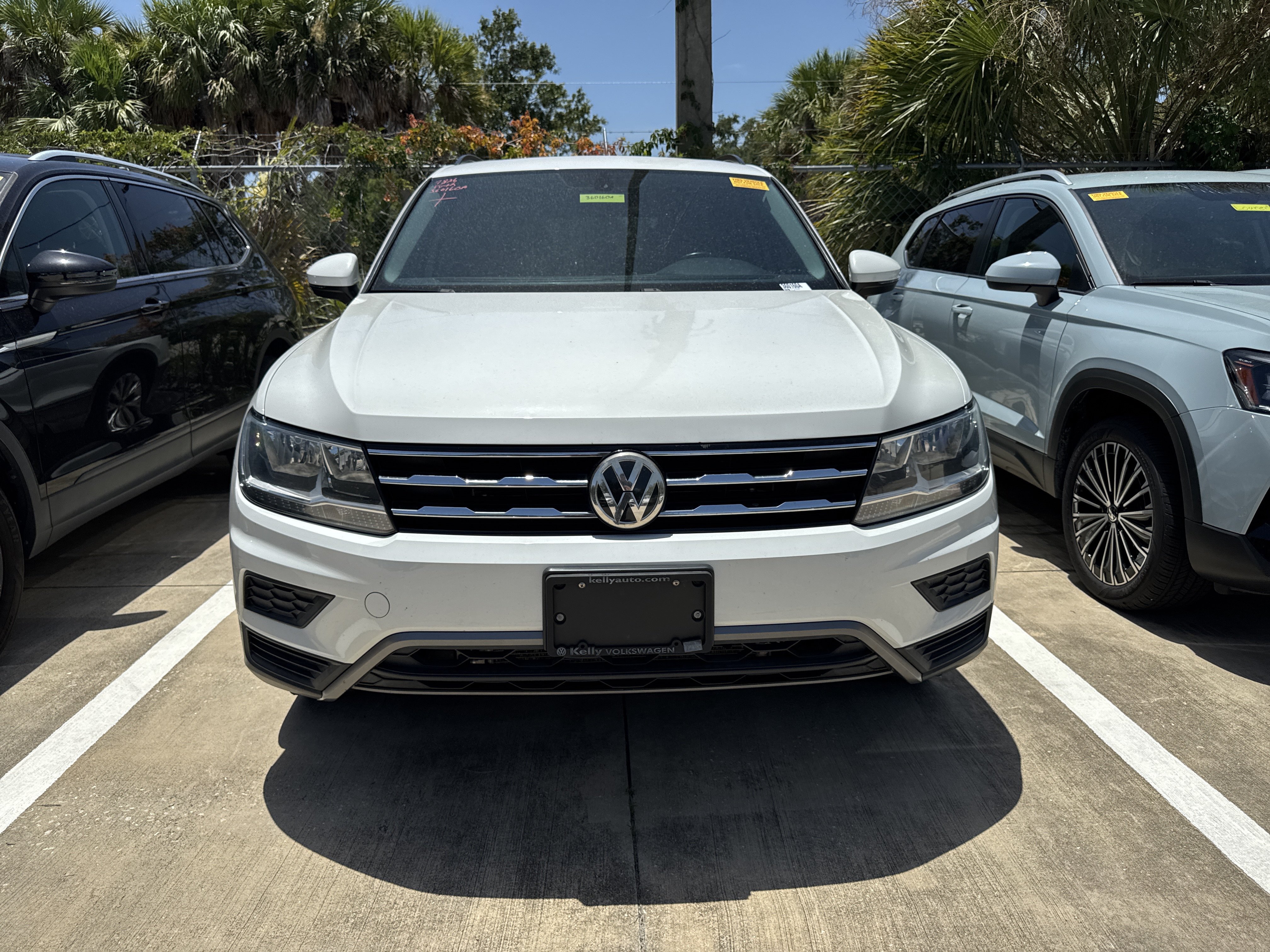 Used 2019 Volkswagen Tiguan SE w/ Panoramic Sunroof Package AWD/4WD image 2