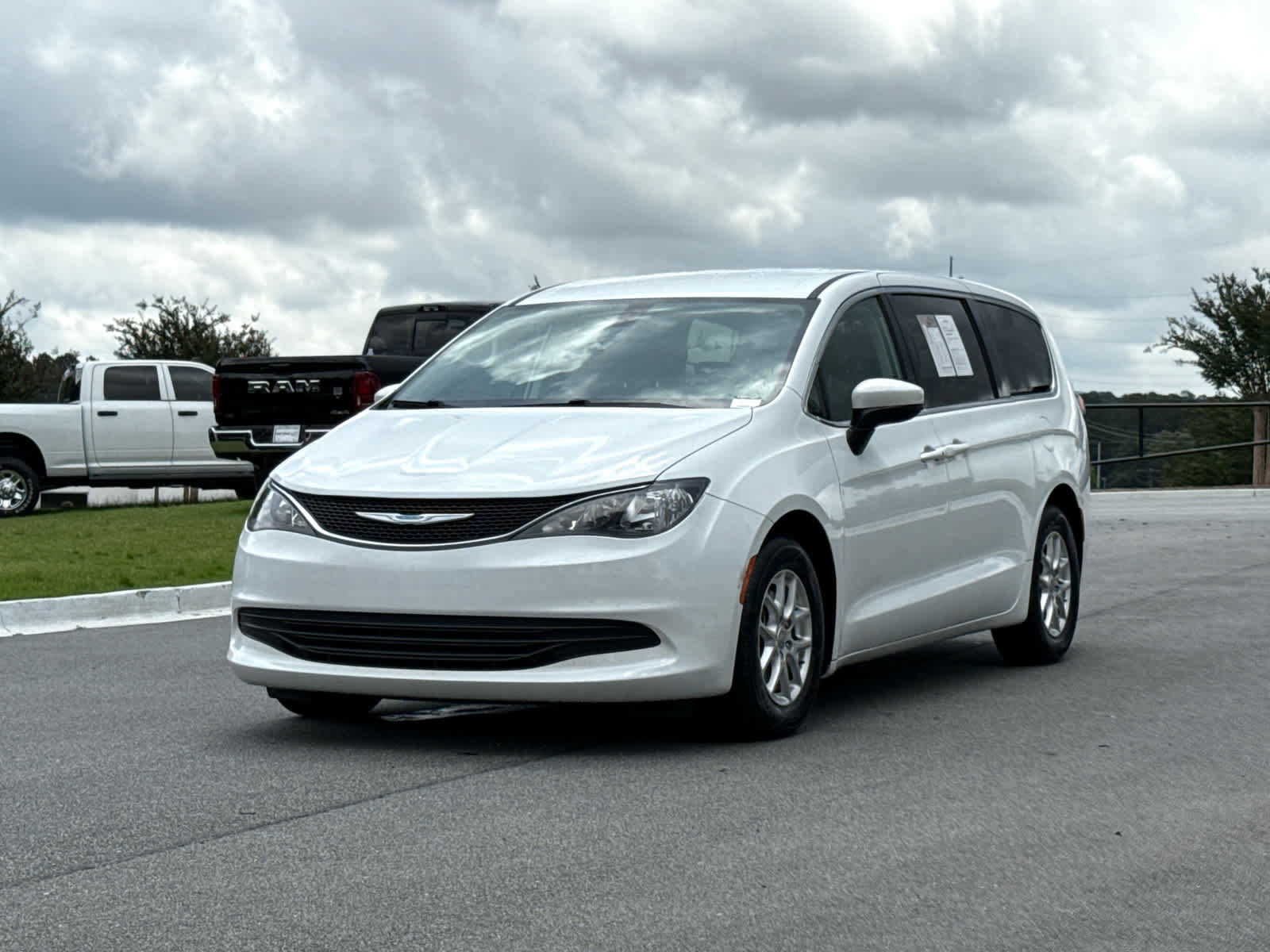Used 2017 Chrysler Pacifica LX