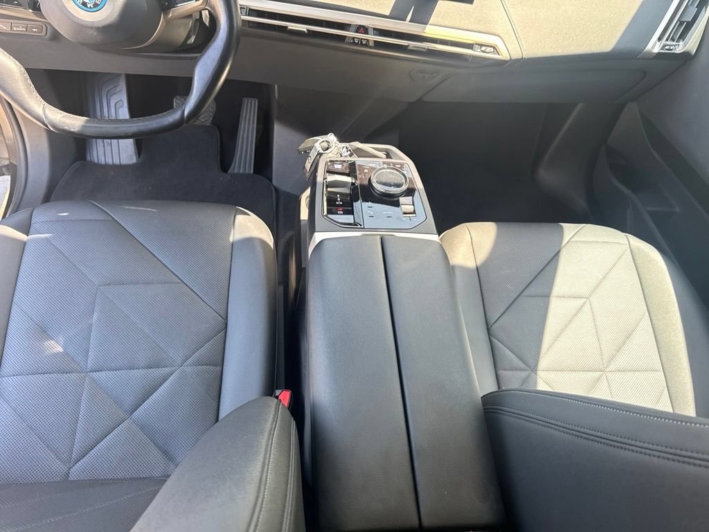 Used 2023 BMW iX xDrive50 AWD/4WD image 19
