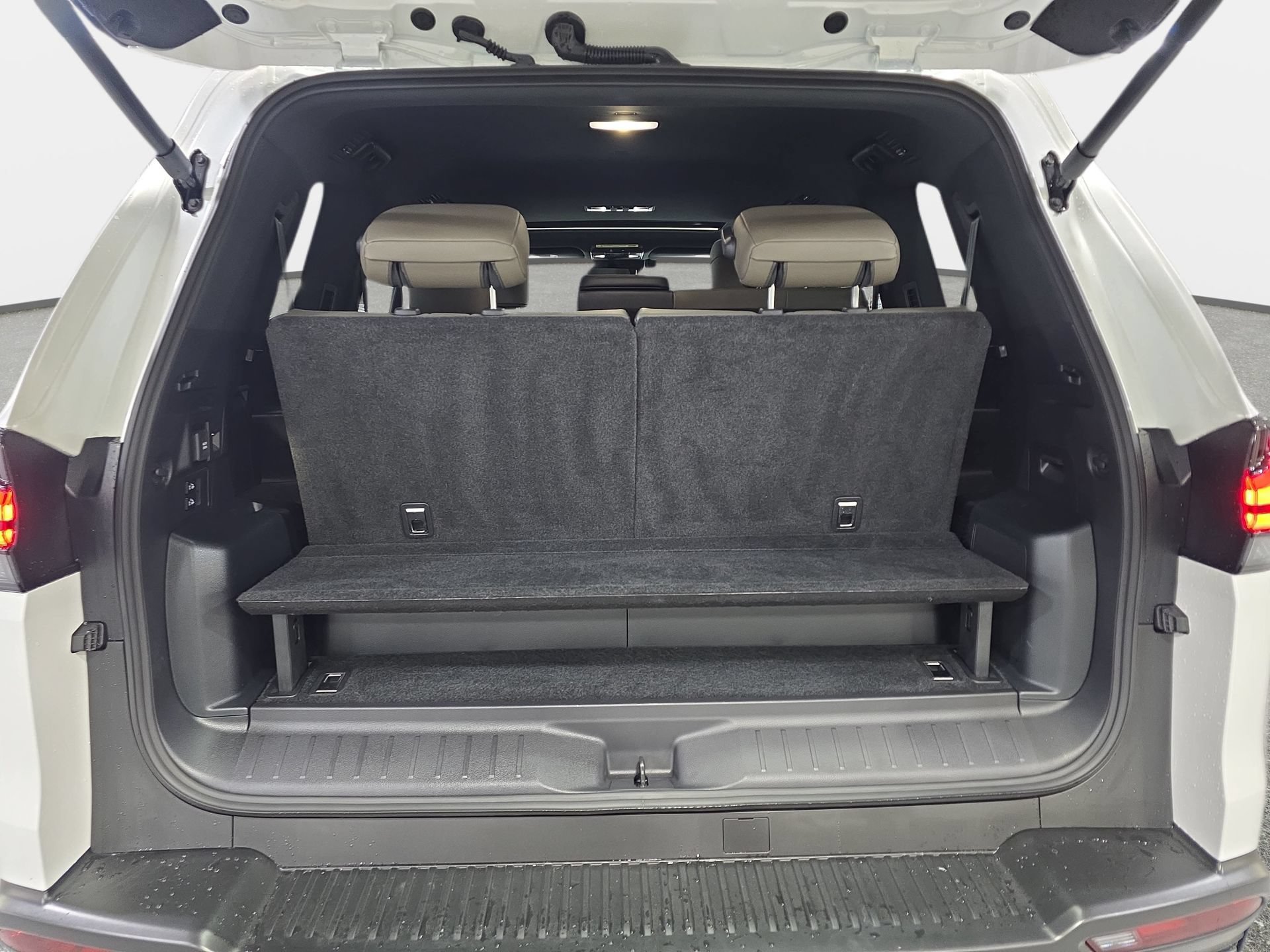 Used 2025 Lexus LX 700h Overtrail w/ Accessory Package (Z1) AWD/4WD image 12