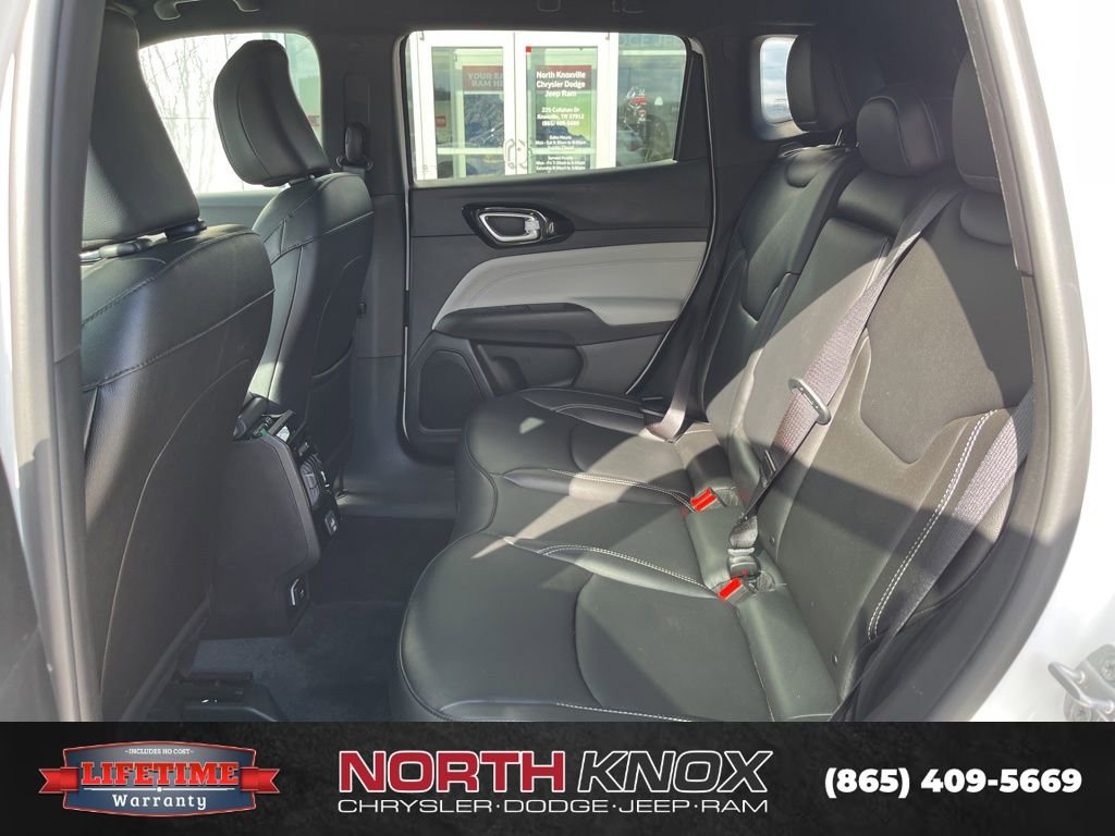Used 2025 Jeep Compass Limited image 12
