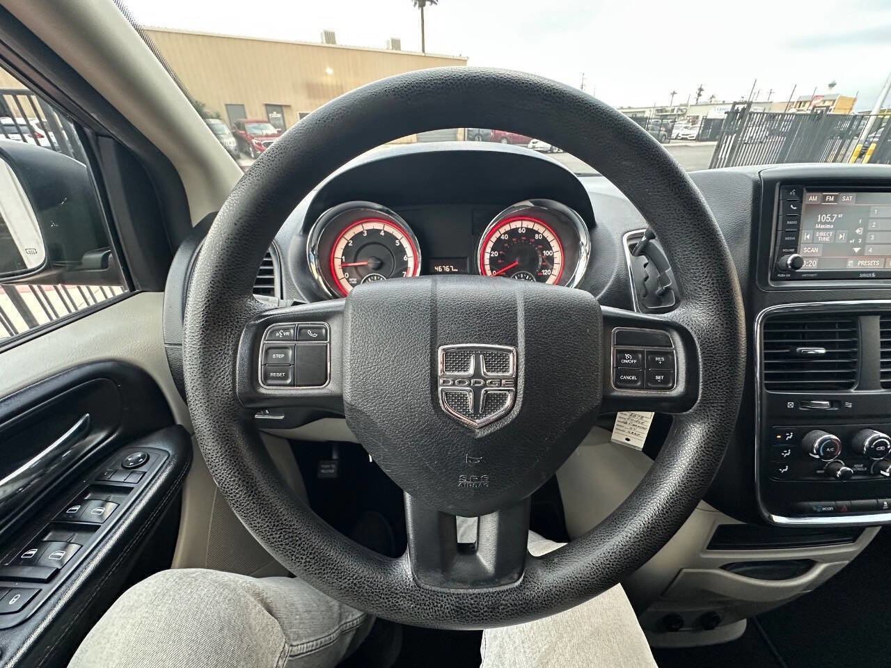 Used 2018 Dodge Grand Caravan SE w/ UConnect Hands-Free Group image 16