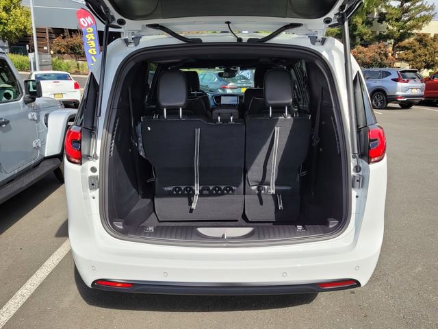 New 2026 Chrysler Pacifica Limited w/ S Appearance Package image 16