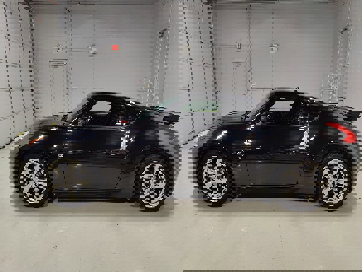 Used 2009 Nissan 370Z Touring image 16