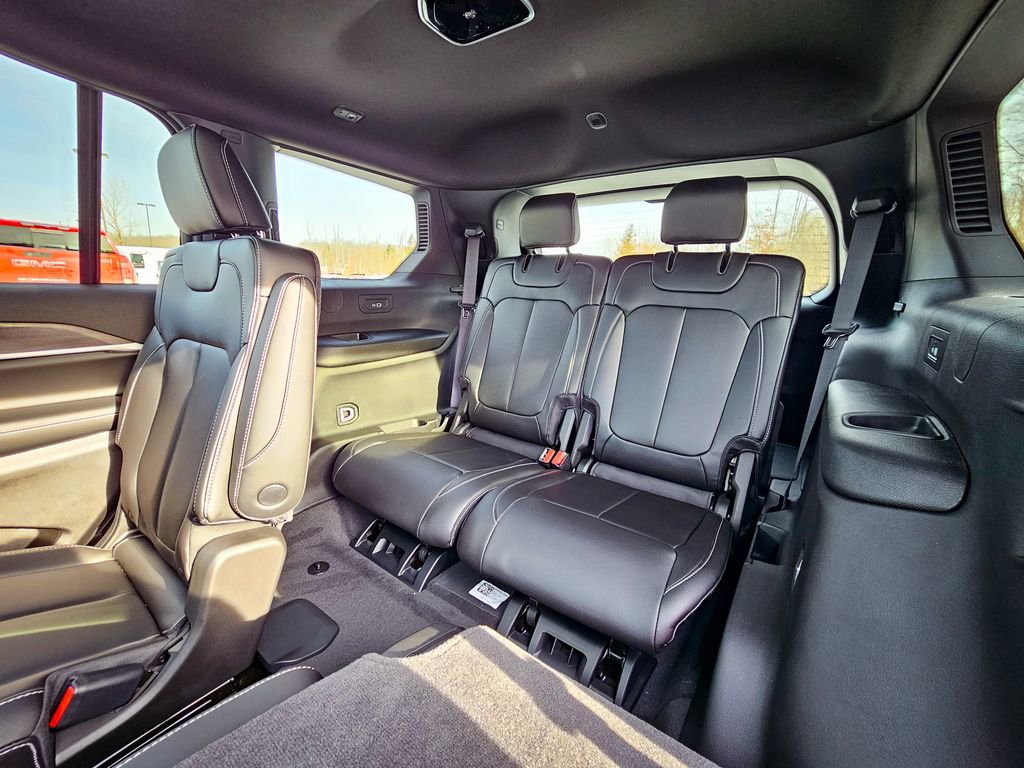 New 2025 Jeep Grand Cherokee L Limited w/ Black Appearance Package image 36