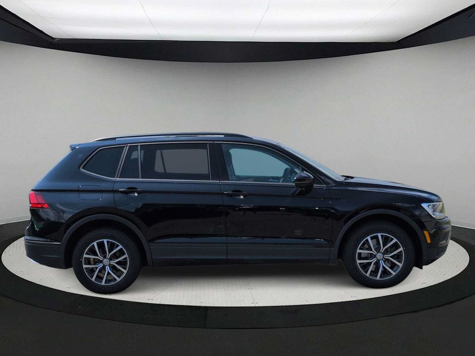 Used 2021 Volkswagen Tiguan S FWD image 9