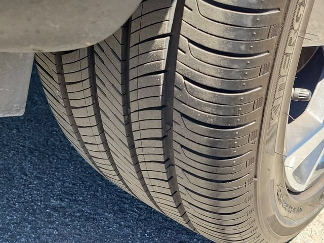 Certified 2025 Hyundai Elantra SEL FWD image 31