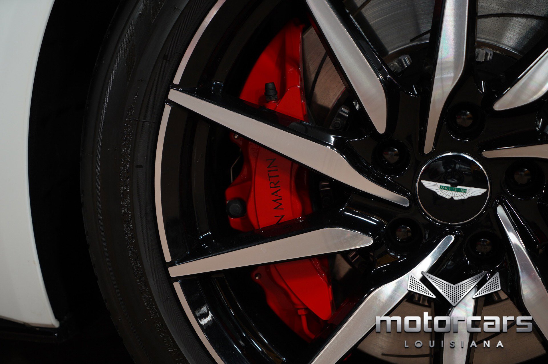 Used 2018 Aston Martin DB11 Coupe image 26