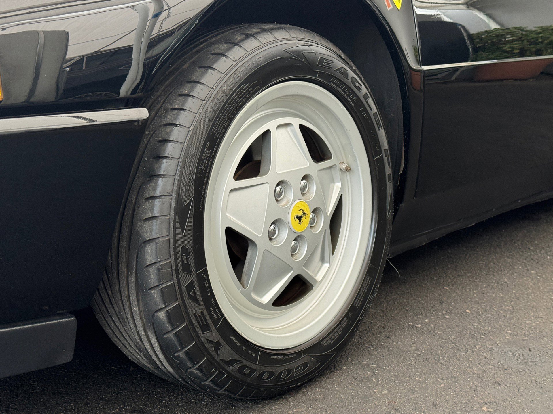 Used 1990 Ferrari Mondial T Cabriolet RWD image 45