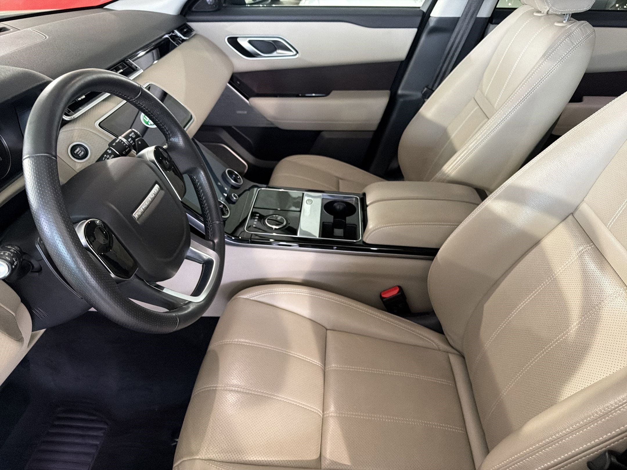 Used 2020 Land Rover Range Rover Velar S image 4