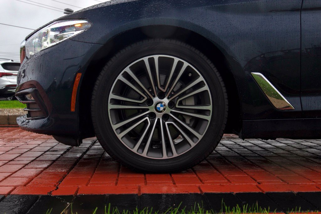 Used 2018 BMW 540i xDrive w/ Premium Package AWD/4WD image 3