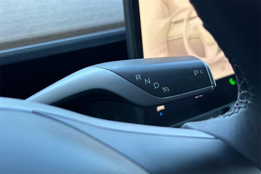 Used 2024 Tesla Model Y 2WD image 21