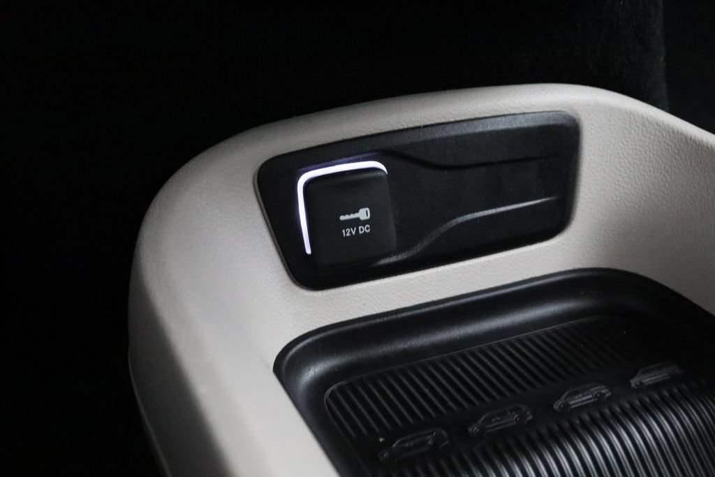 Used 2024 Chrysler Pacifica Limited FWD image 25