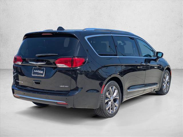 Used 2017 Chrysler Pacifica Limited FWD image 5