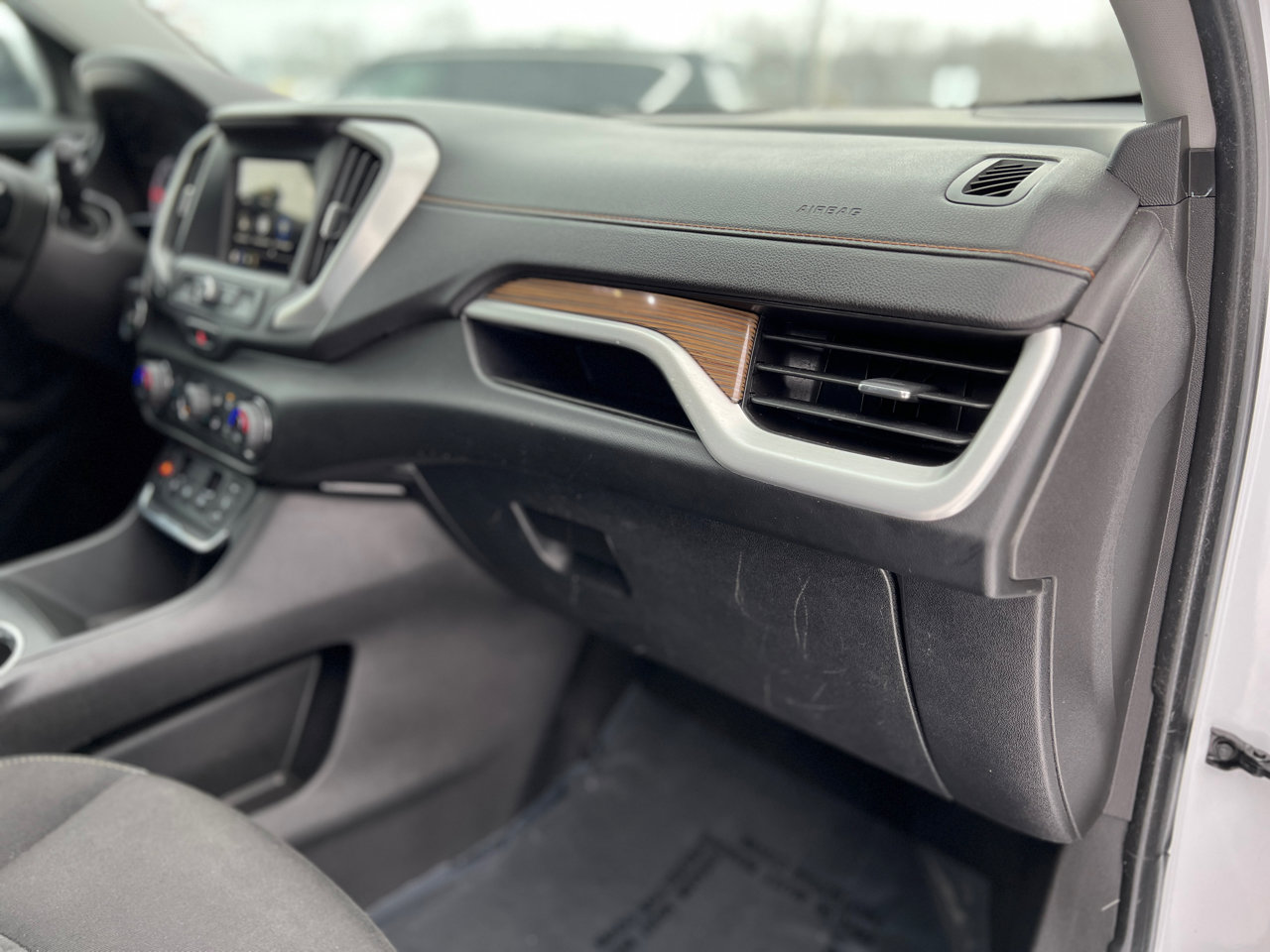 Used 2018 GMC Terrain SLE w/ Driver Convenience Package image 47