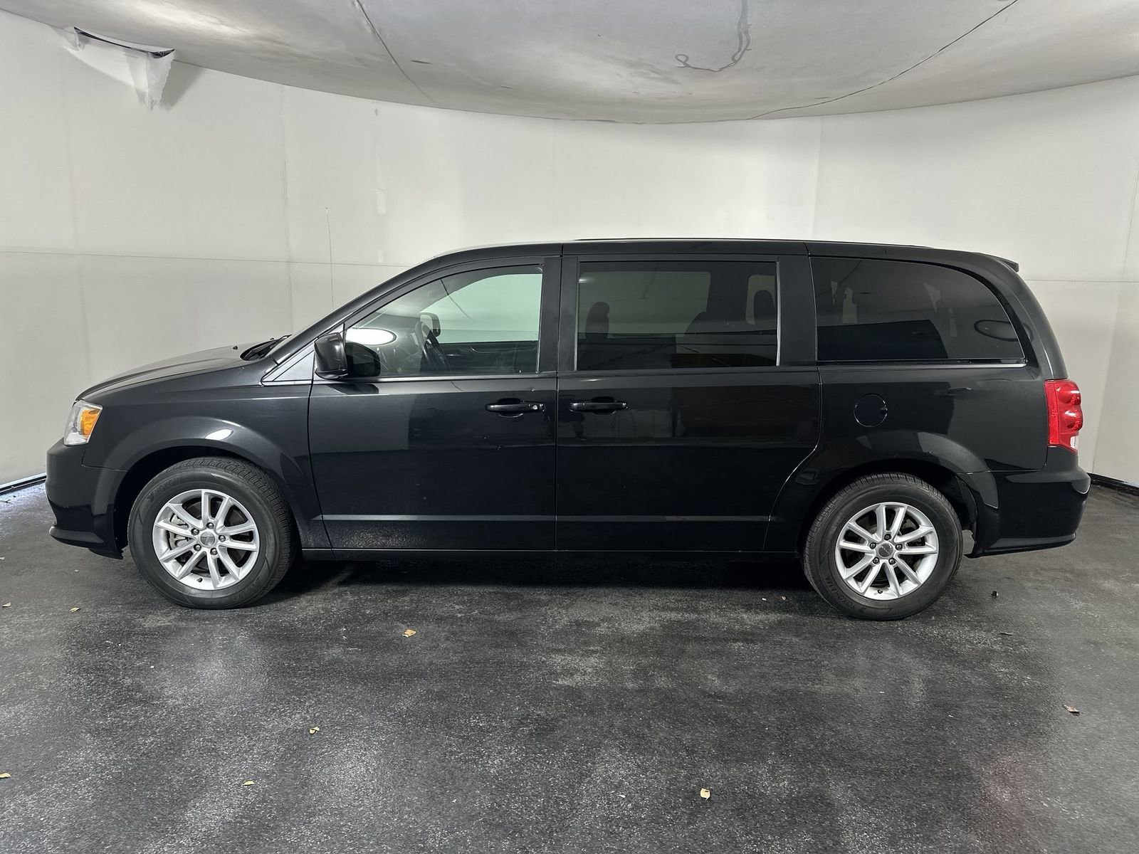 Used 2020 Dodge Grand Caravan SE image 5