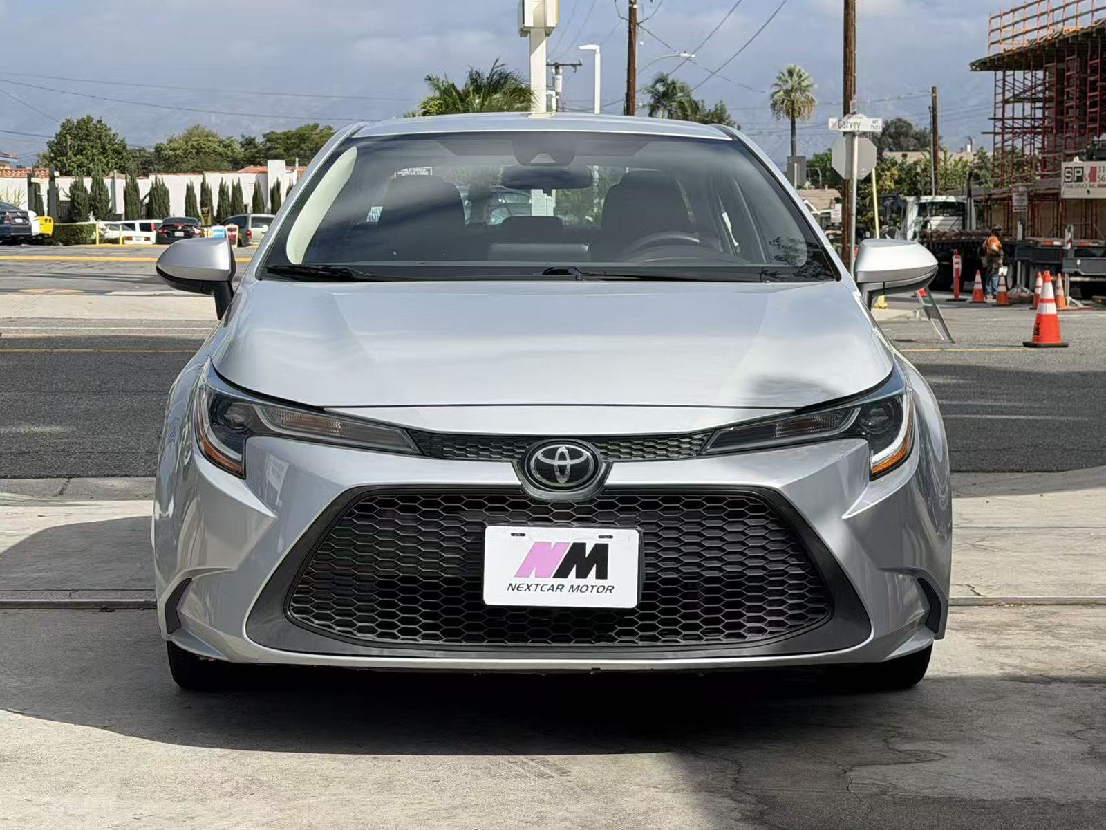 Used 2022 Toyota Corolla LE FWD image 2