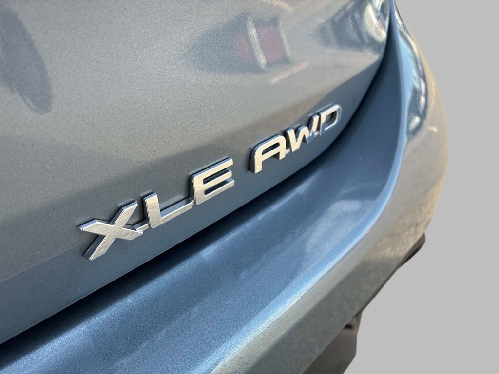 Used 2024 Toyota Highlander XLE image 11