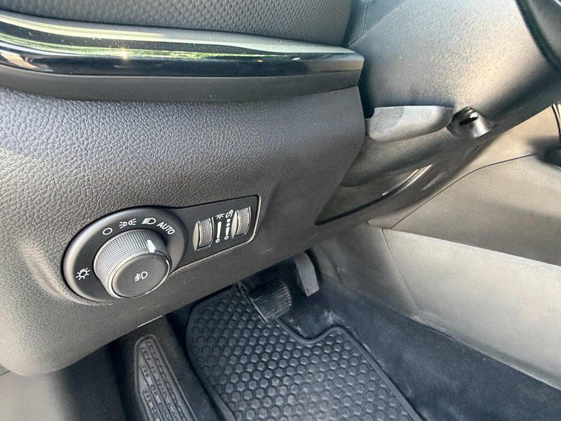 Used 2025 Jeep Compass Trailhawk AWD/4WD image 21