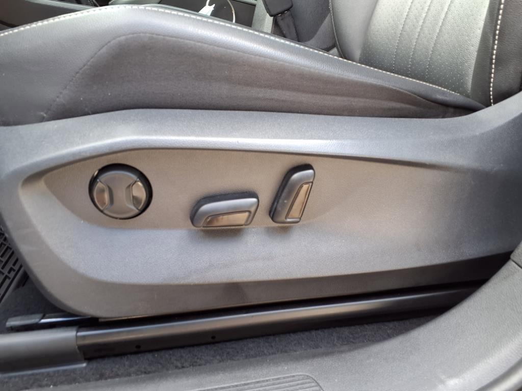 Used 2022 Volkswagen Tiguan SE w/ Panoramic Sunroof Package image 15