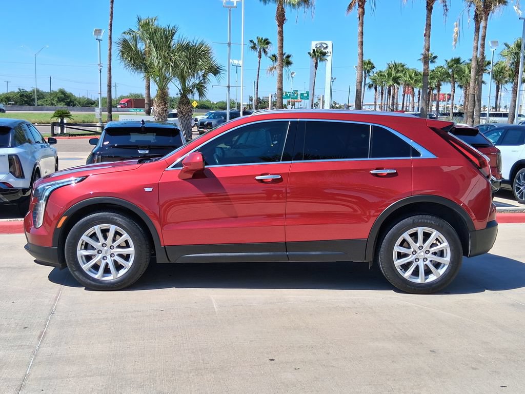 Used 2023 Cadillac XT4 Luxury w/ Driver Awareness Package FWD image 3