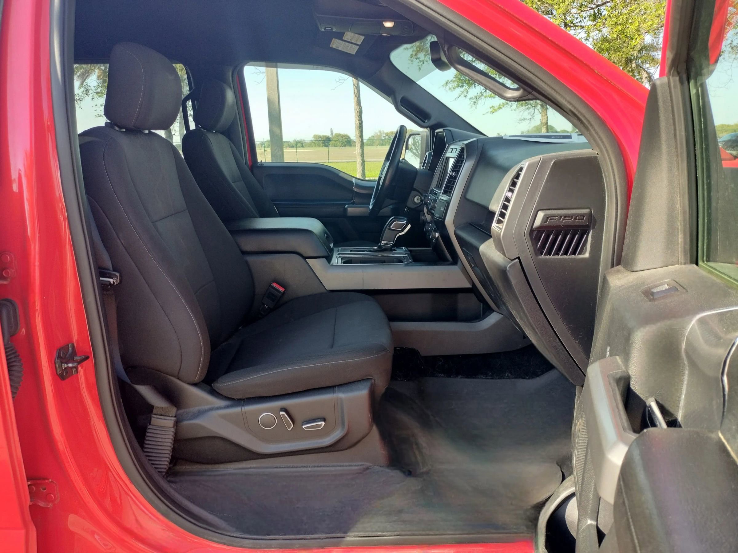 Used 2018 Ford F150 XLT w/ Equipment Group 302A Luxury AWD/4WD image 18