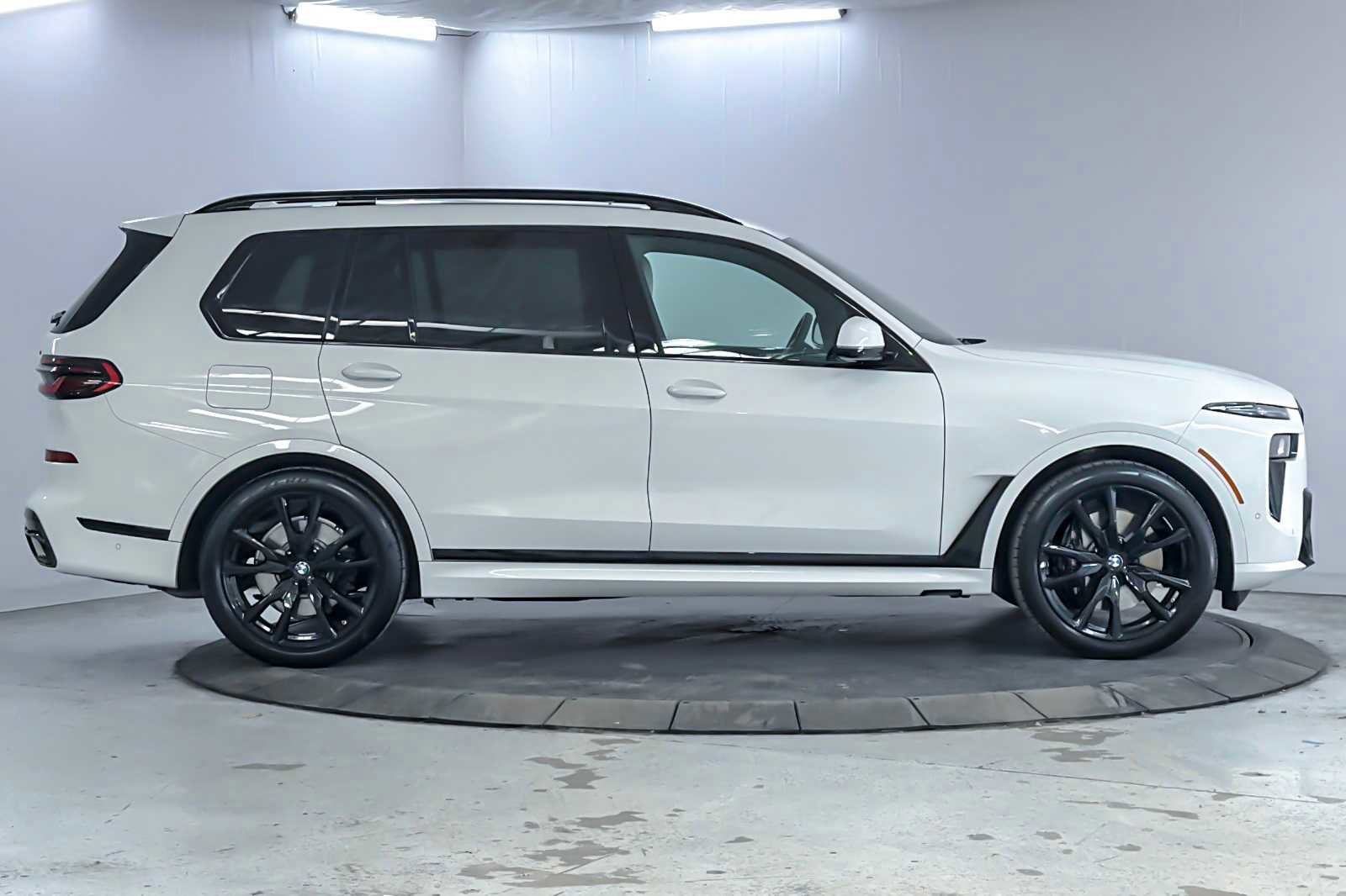 Used 2026 BMW X7 xDrive40i w/ M Sport Package image 8