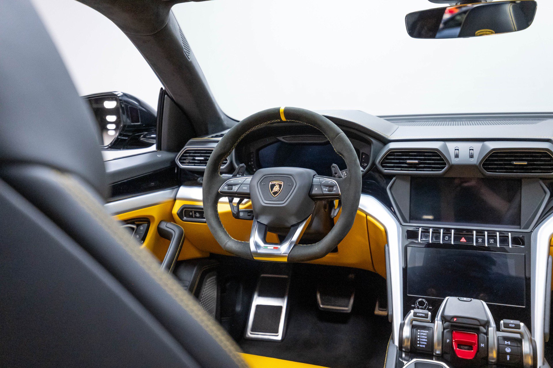 Used 2019 Lamborghini Urus AWD/4WD image 27