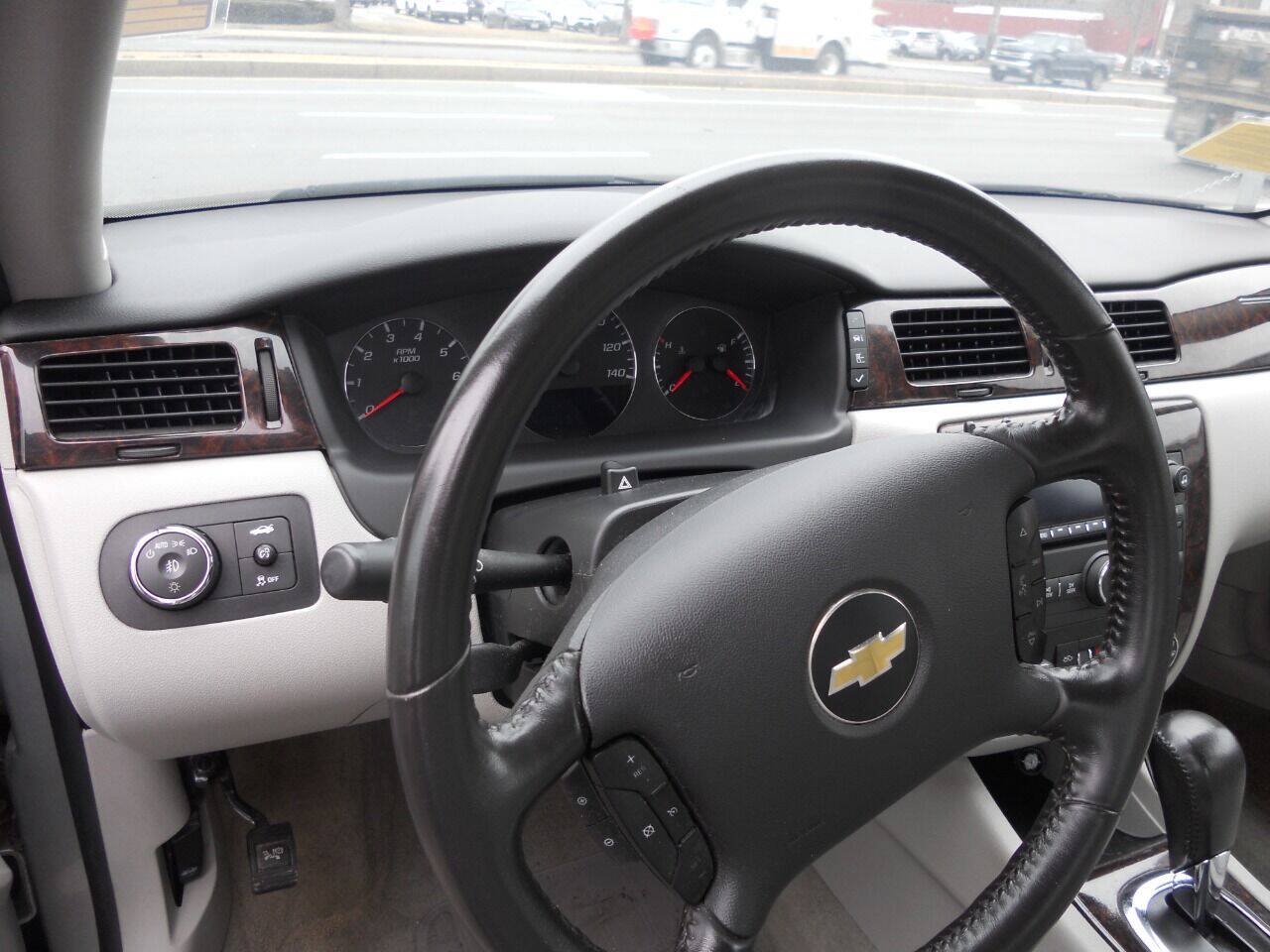 Used 2012 Chevrolet Impala LTZ FWD image 3