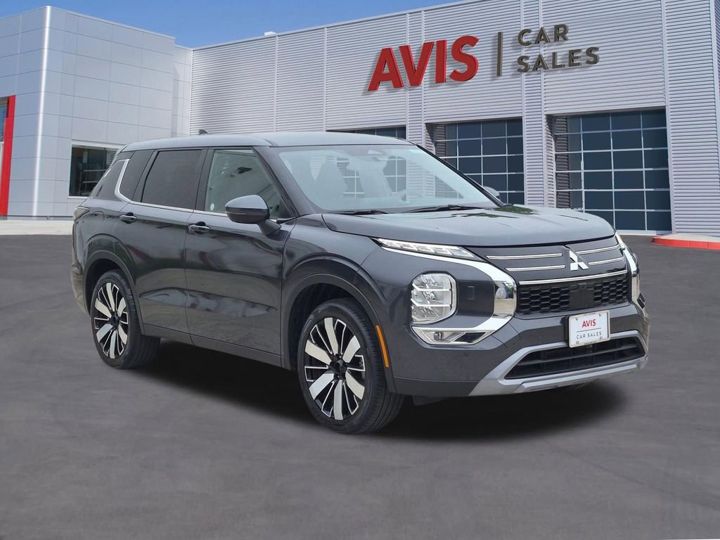 Used 2025 Mitsubishi Outlander SE AWD/4WD image 3