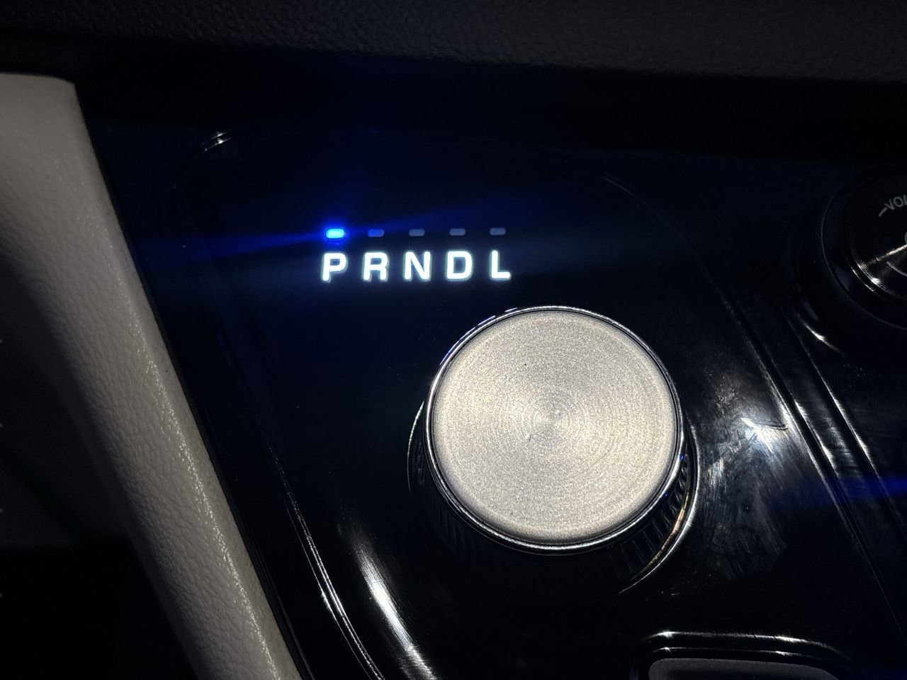 Used 2022 Chrysler Voyager LX image 24