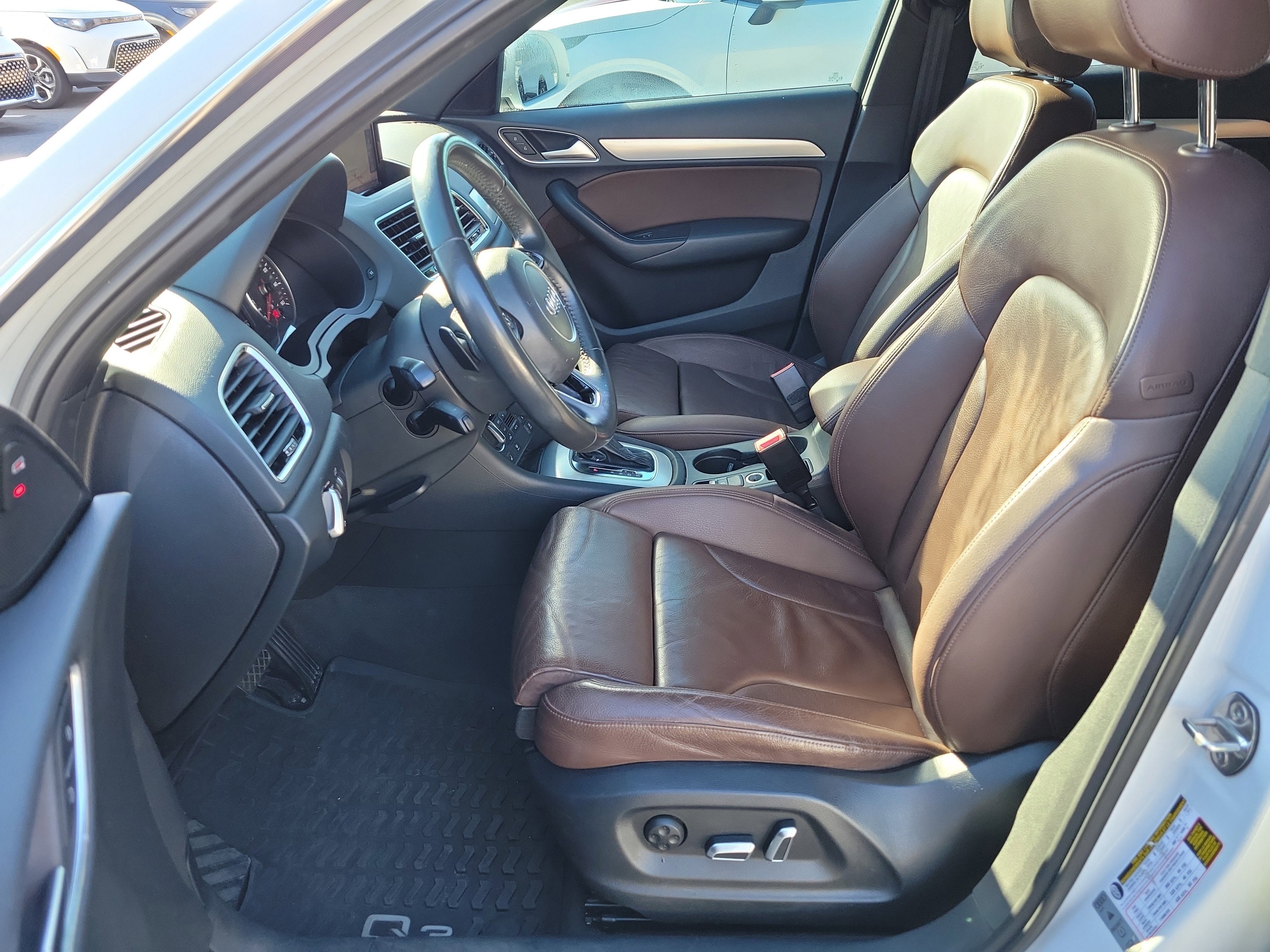 Used 2018 Audi Q3 2.0T Premium Plus w/ Premium Plus Package image 23